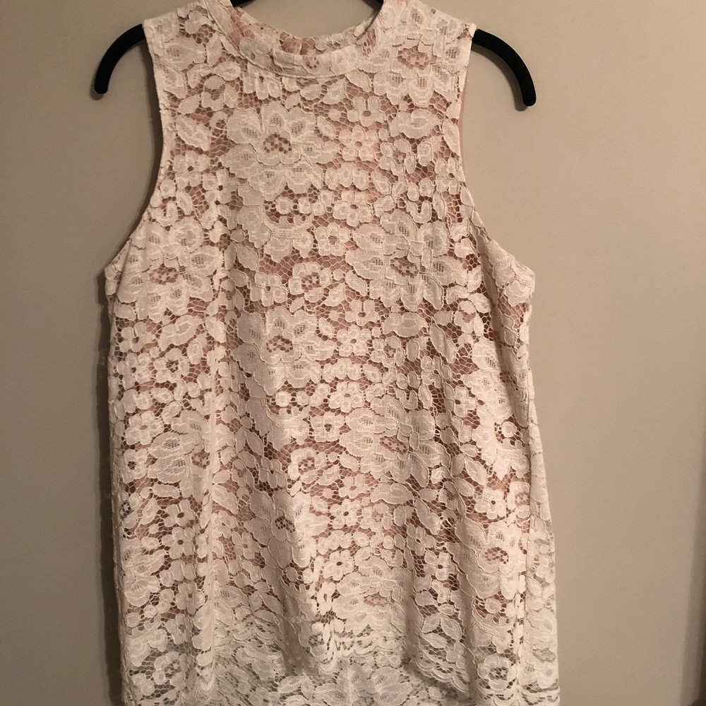 NWT Lace Hi-Low Sleeveless Top